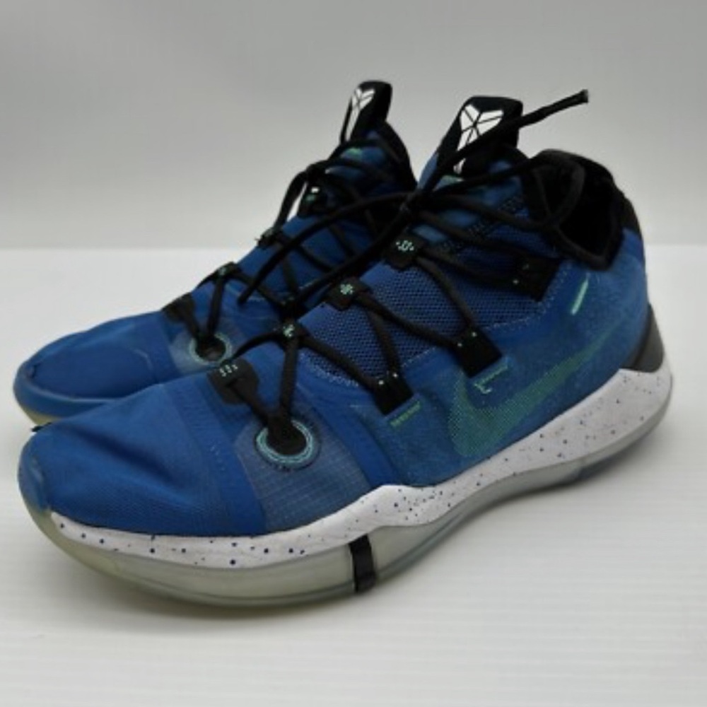 Nike Men's Blue and Black Performance Basketball Sneakers